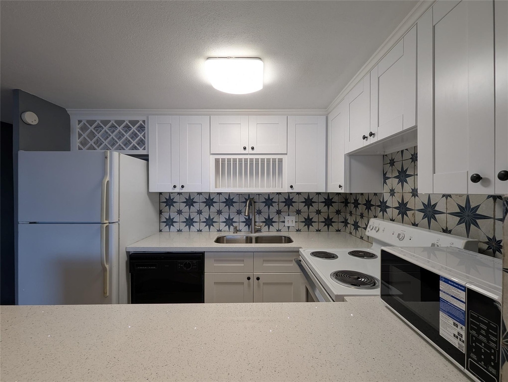 7520 Hornwood Drive - Photo 16