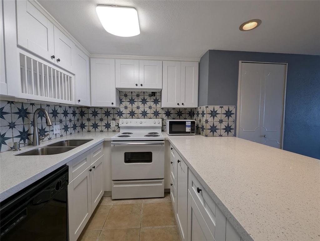 7520 Hornwood Drive - Photo 14
