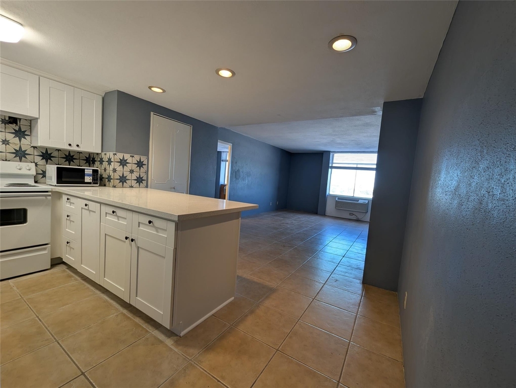 7520 Hornwood Drive - Photo 11