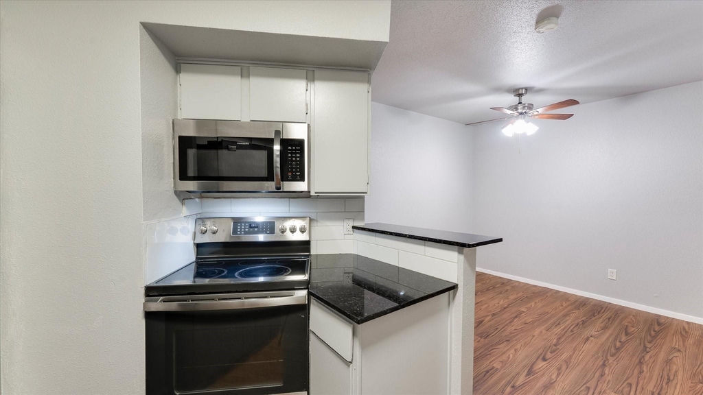 10811 Richmond Avenue Avenue - Photo 5