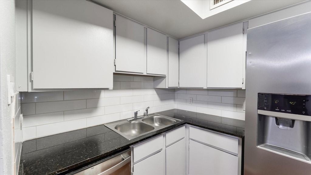10811 Richmond Avenue Avenue - Photo 4