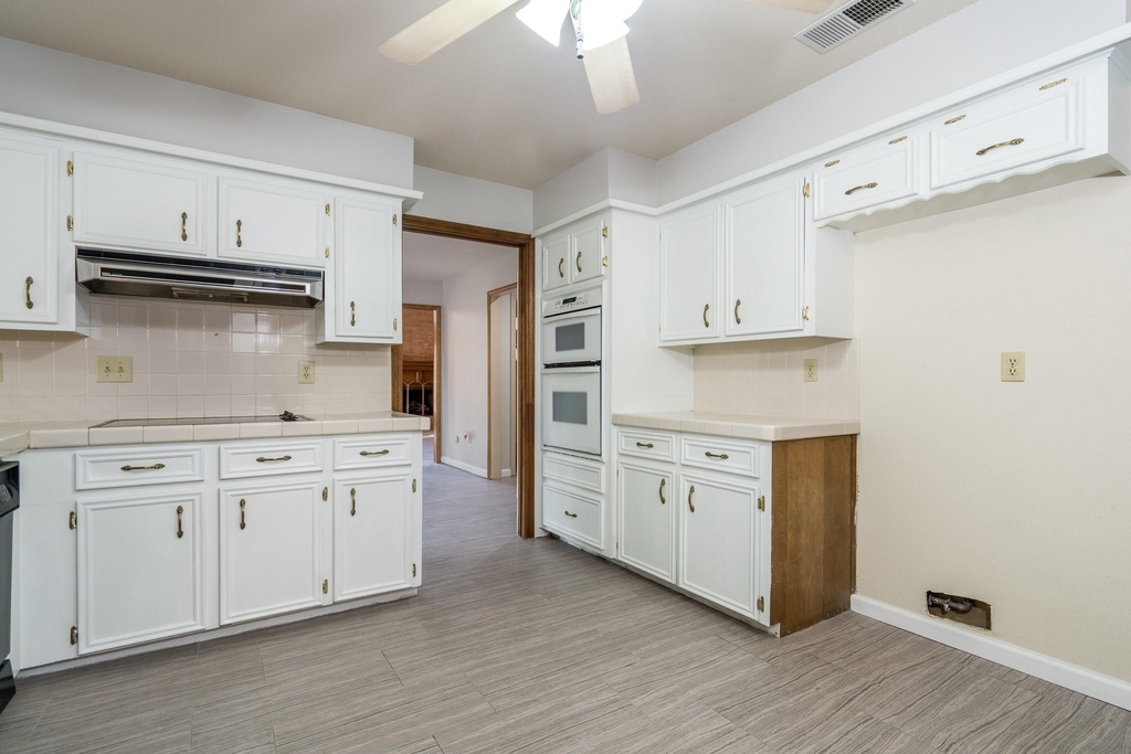 8330 Silver Shadows Lane - Photo 6