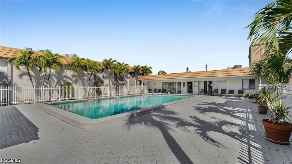 1830 Maravilla Avenue - Photo 3