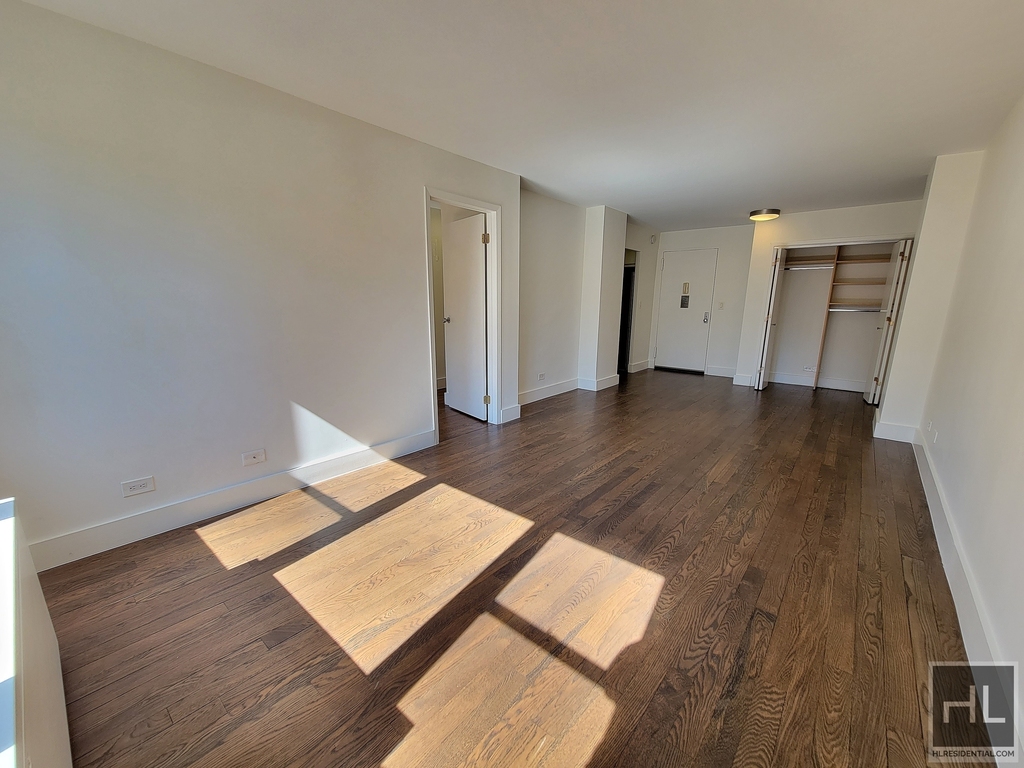 East 63 Street - Photo 3
