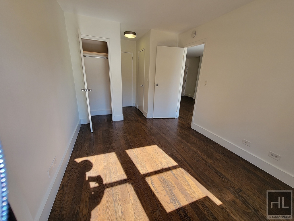 East 63 Street - Photo 5