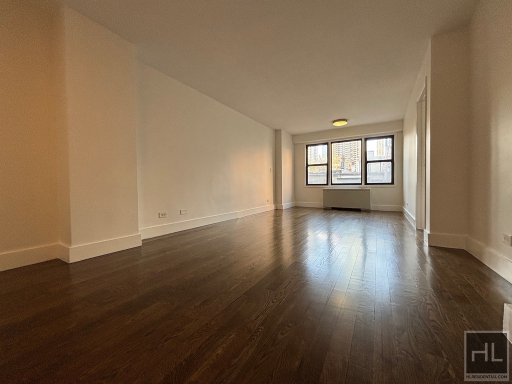 East 63 Street - Photo 2
