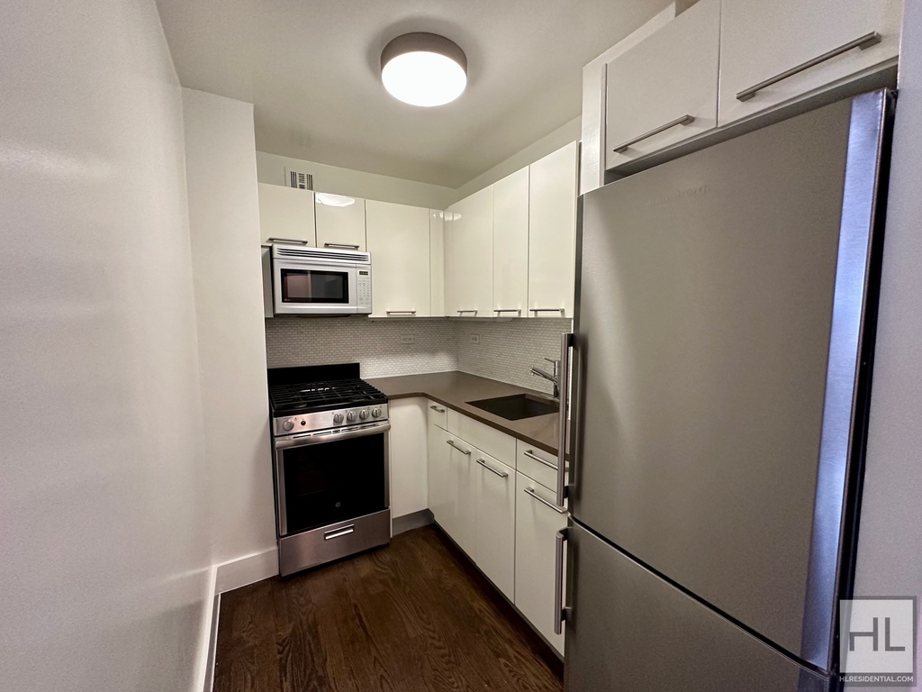 East 63 Street - Photo 7