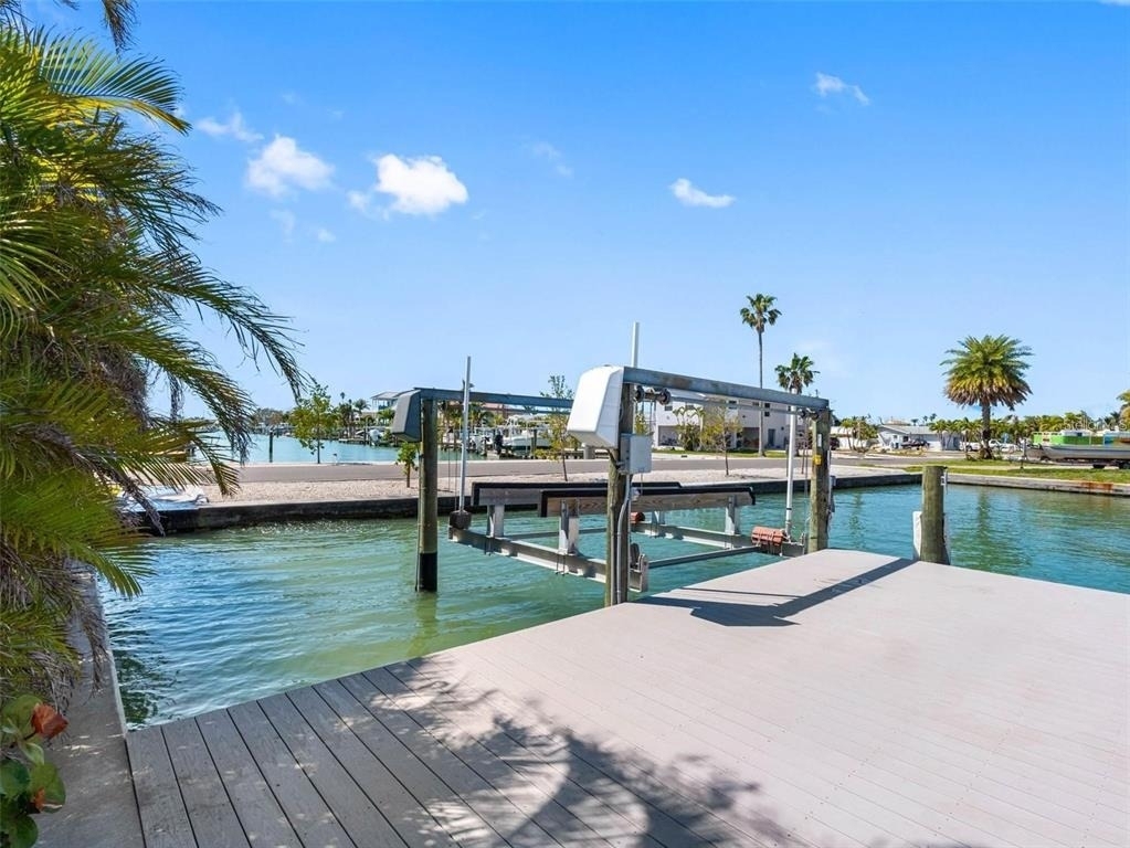 562 Johns Pass Avenue - Photo 7