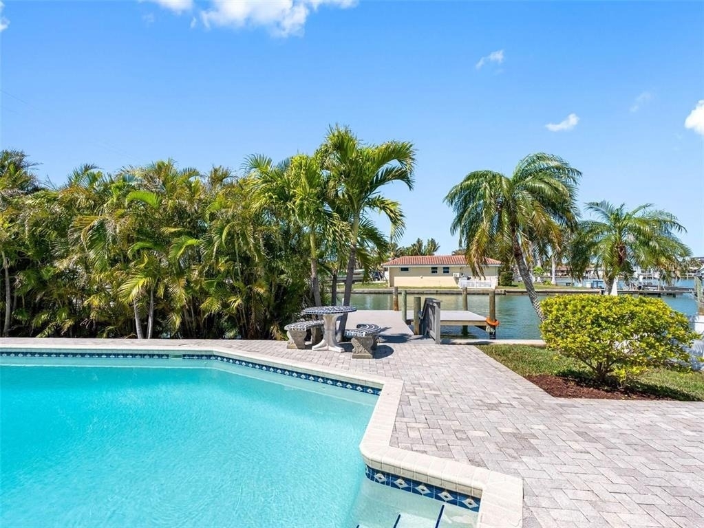 562 Johns Pass Avenue - Photo 5