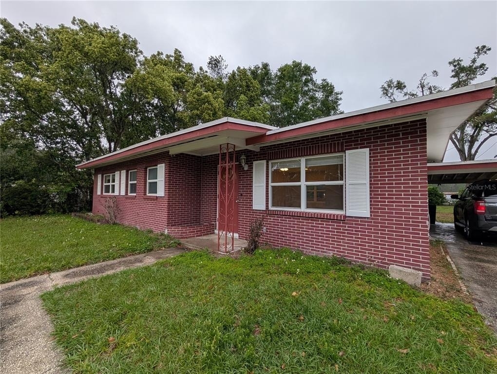 208 Oakwood Drive - Photo 1