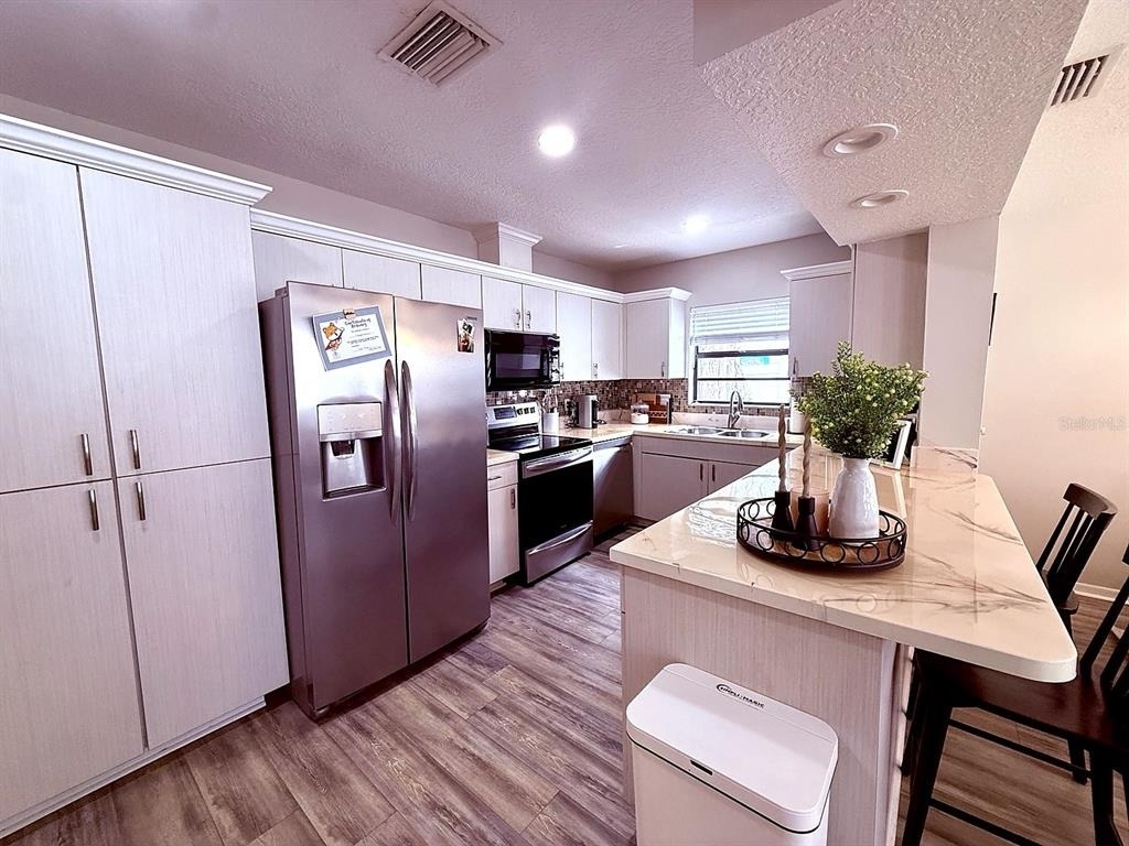 7218 N Highland Avenue - Photo 2