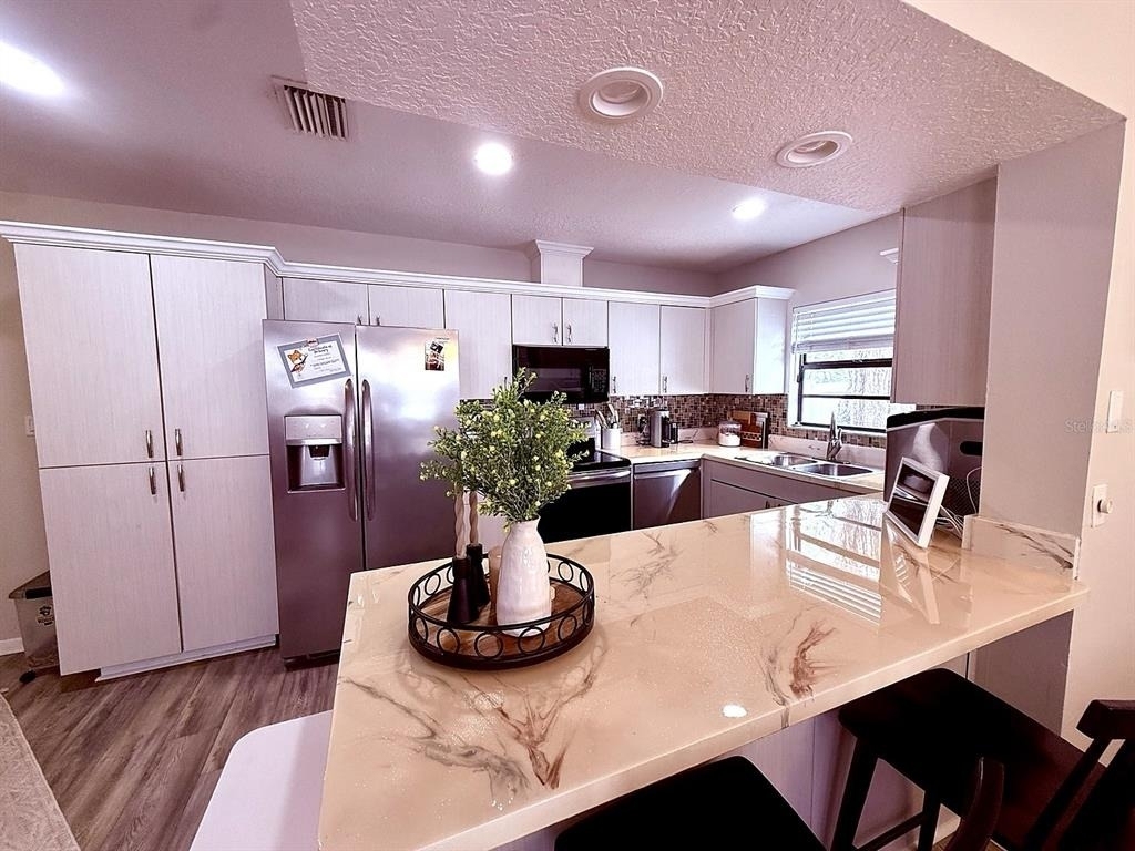 7218 N Highland Avenue - Photo 3