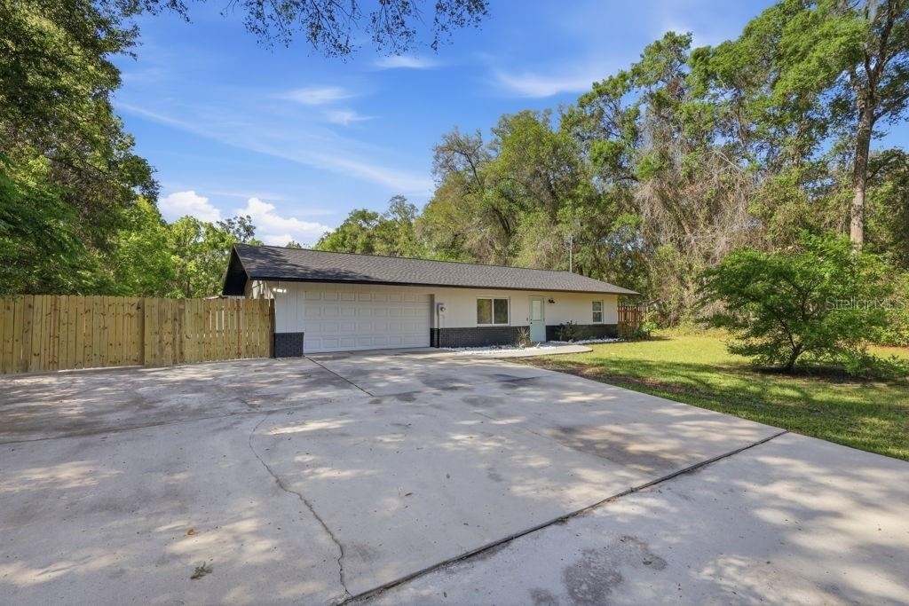 550 E Minnesota Avenue - Photo 1