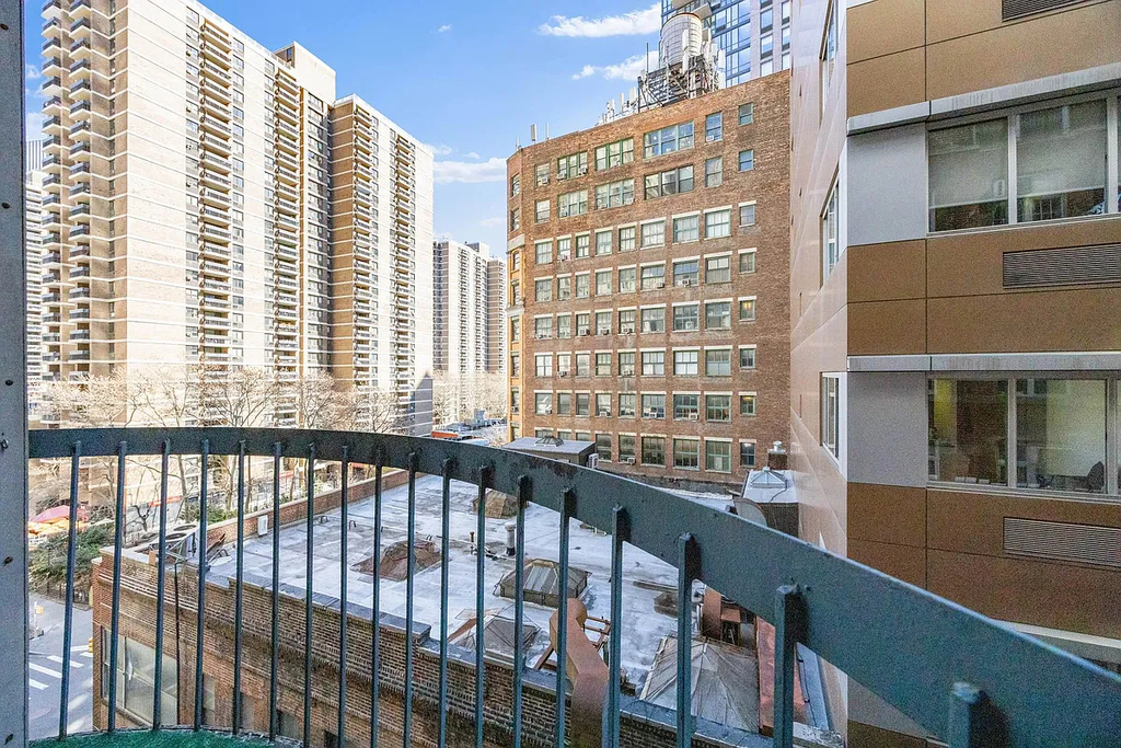 33 Gold Street - Photo 1