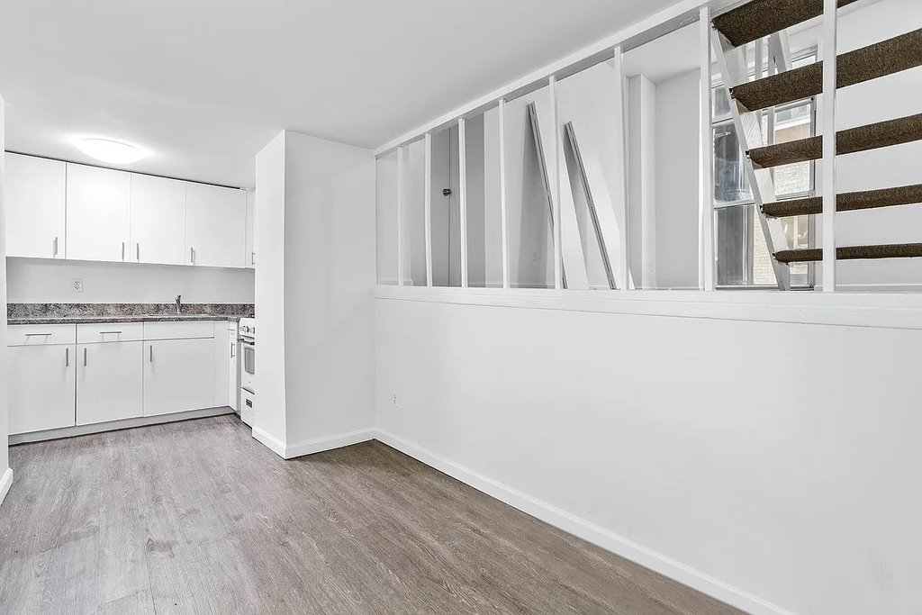 33 Gold Street - Photo 3