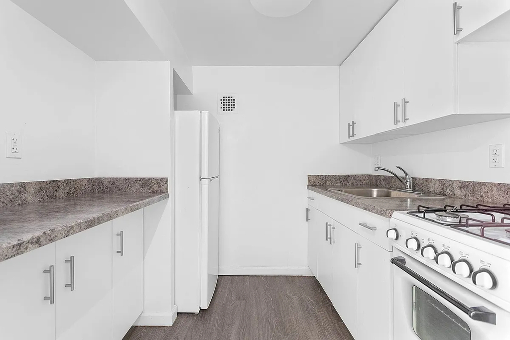 33 Gold Street - Photo 3