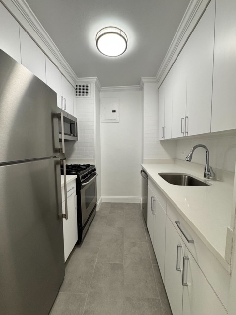 5th Avenue - Photo 3
