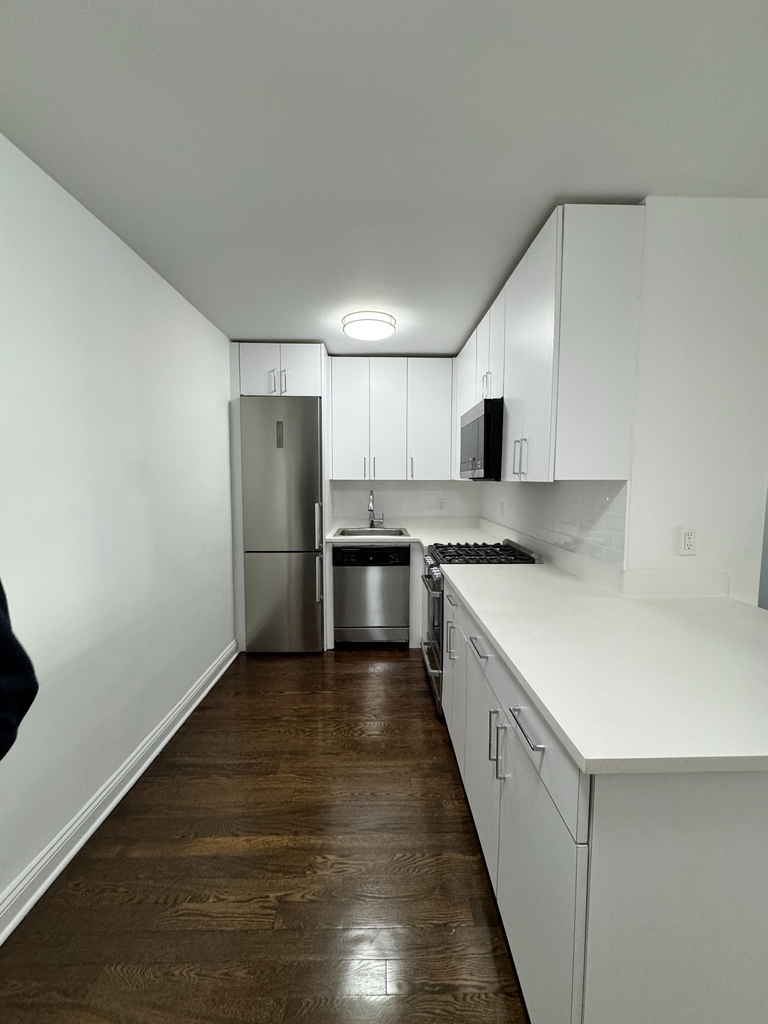 96 5th Avenue - Photo 3