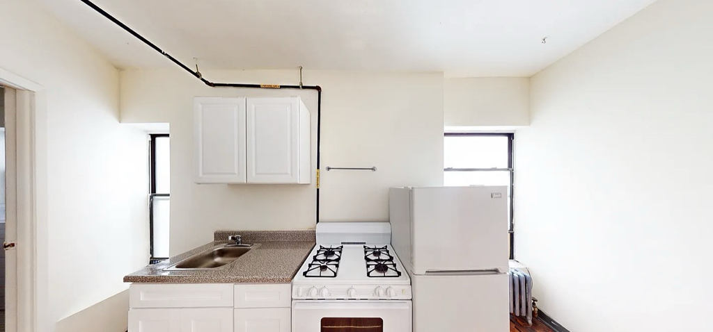 328 East 14th Street - Photo 3