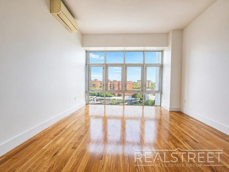 90-02 Queens Blvd - Photo 4