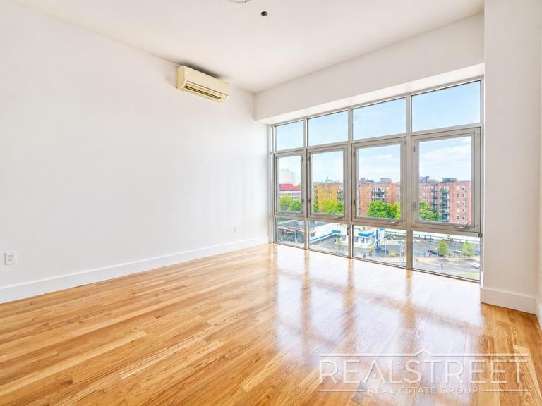 90-02 Queens Blvd - Photo 5