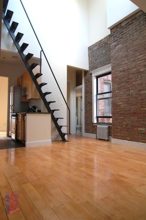 346 E 18th St - Photo 1