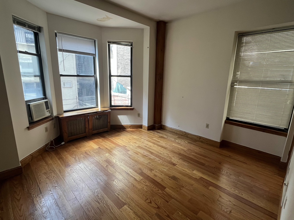 West 92nd and Bway - Photo 0