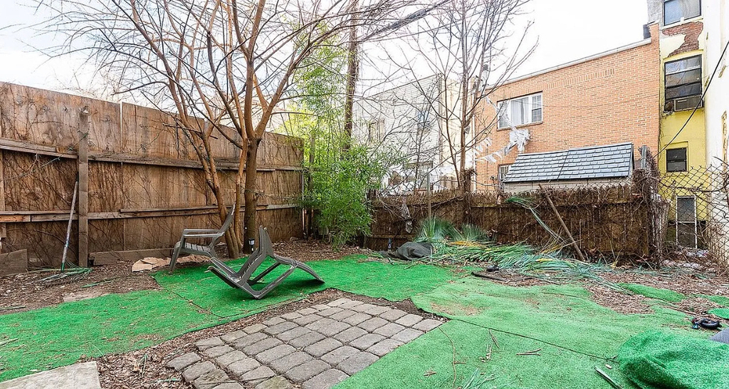 1066 Putnam Avenue - Photo 10
