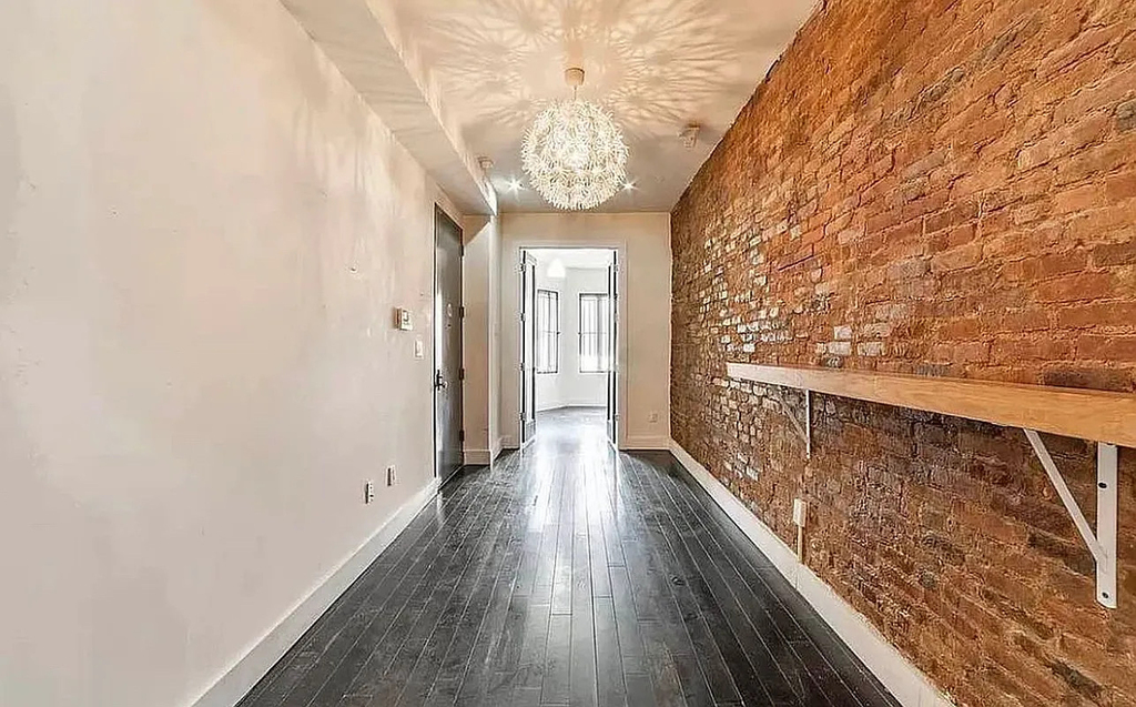 1066 Putnam Avenue - Photo 6