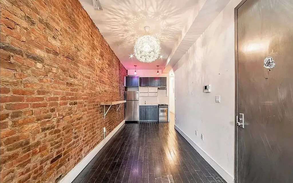 1066 Putnam Avenue - Photo 3