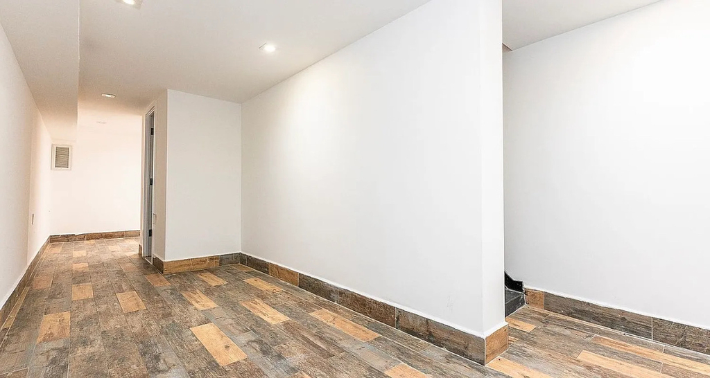 1066 Putnam Avenue - Photo 4