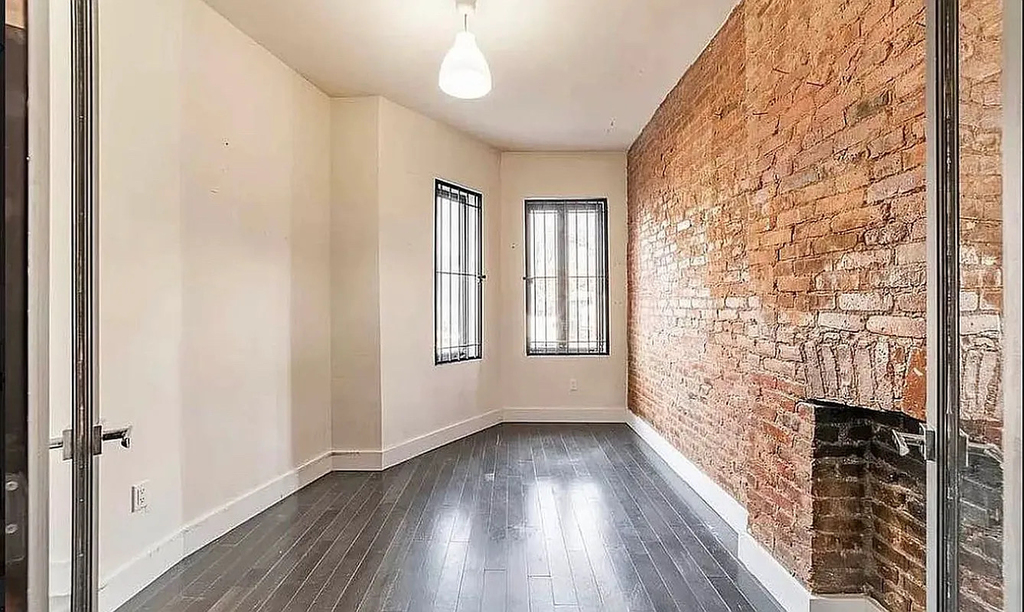 1066 Putnam Avenue - Photo 9