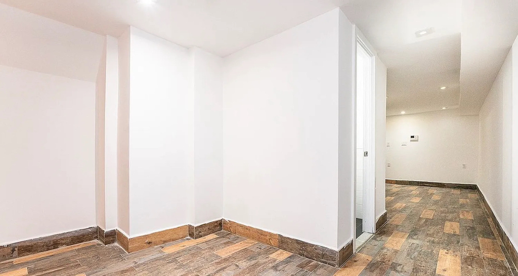 1066 Putnam Avenue - Photo 7