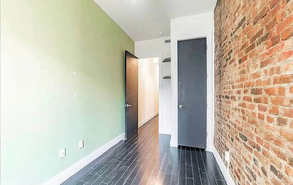 1066 Putnam Avenue - Photo 8