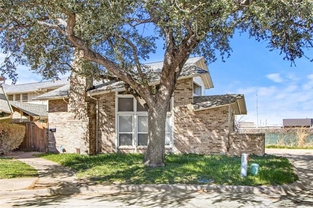 2200 Seville Court - Photo 0