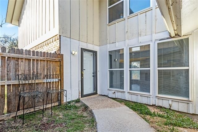2200 Seville Court - Photo 2