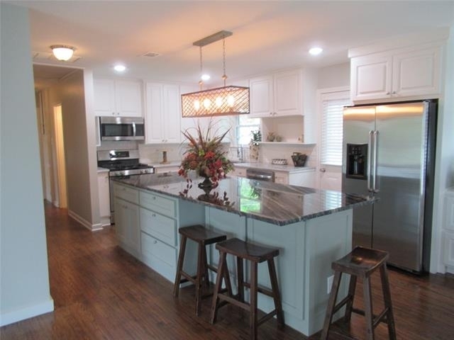 106 S Clark Street - Photo 2