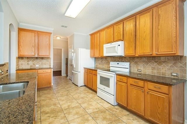 406 Leameadow Drive - Photo 5
