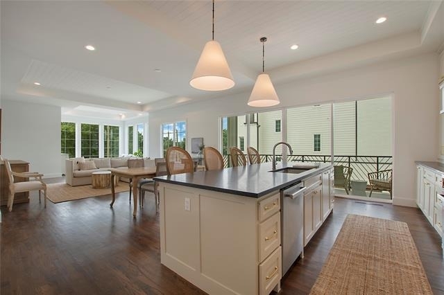 1031 Mobile Street - Photo 5