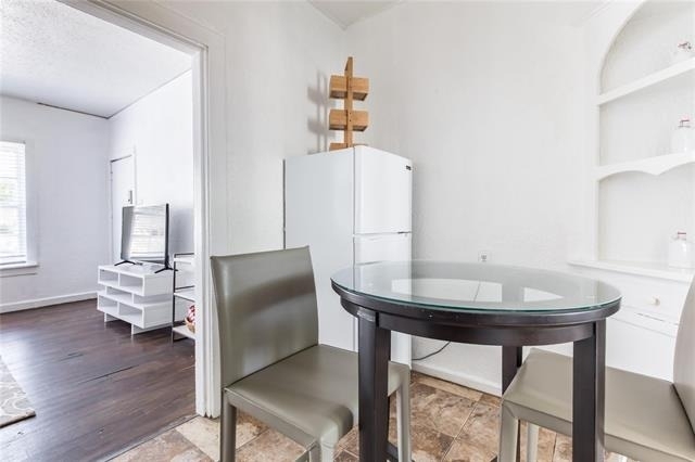 320 W Canty Street - Photo 6