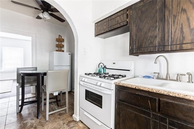 320 W Canty Street - Photo 1