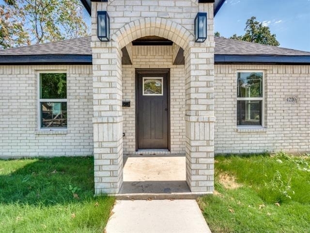 4220 Hamilton Avenue - Photo 1