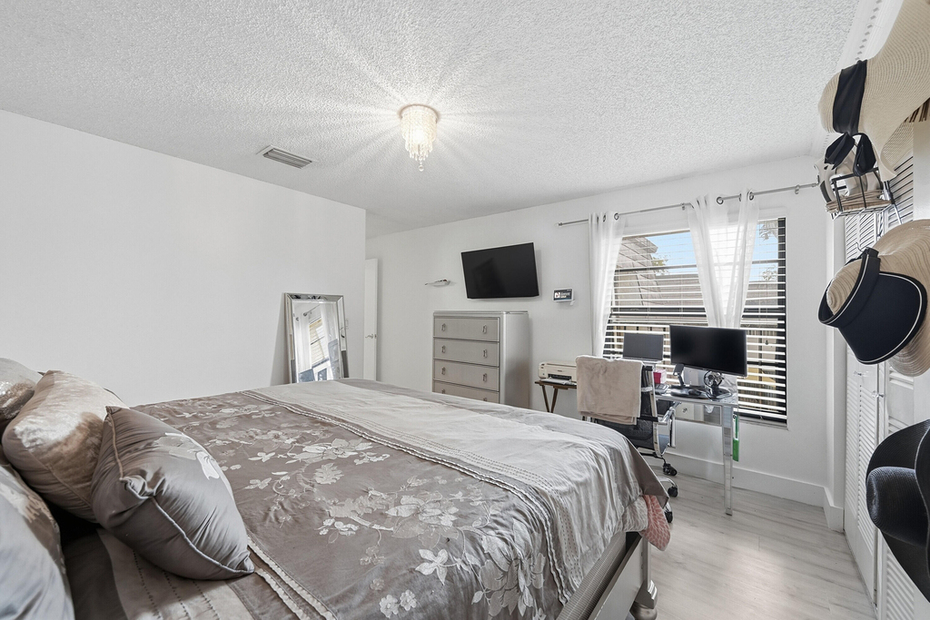 2498 Nw 99th Avenue - Photo 6