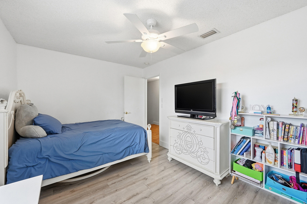 2498 Nw 99th Avenue - Photo 10