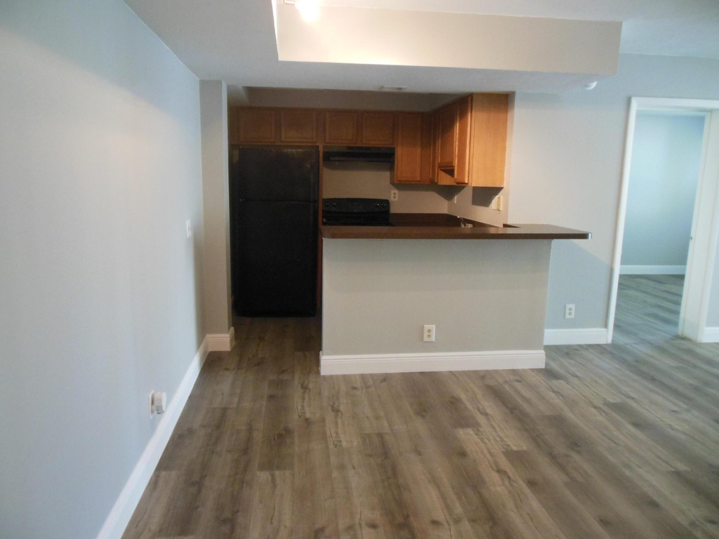 706 Executive Center Drive - Photo 3