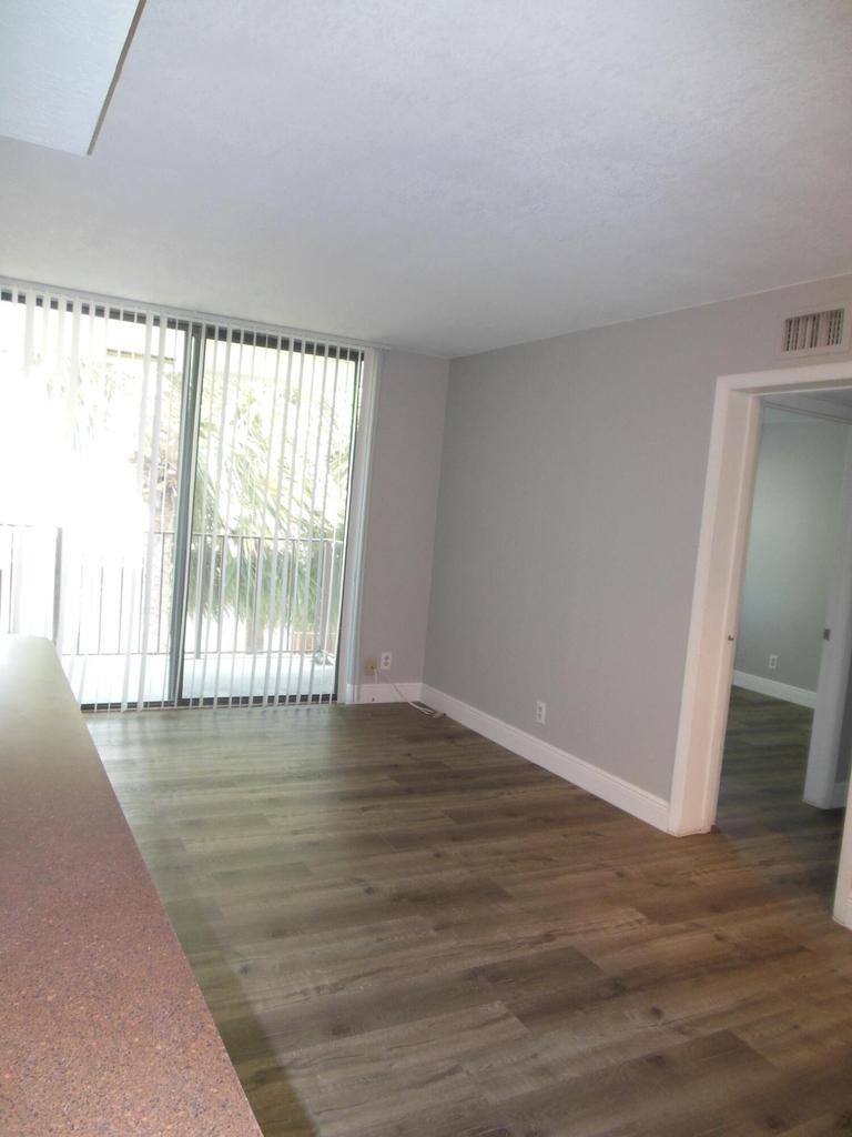 706 Executive Center Drive - Photo 7