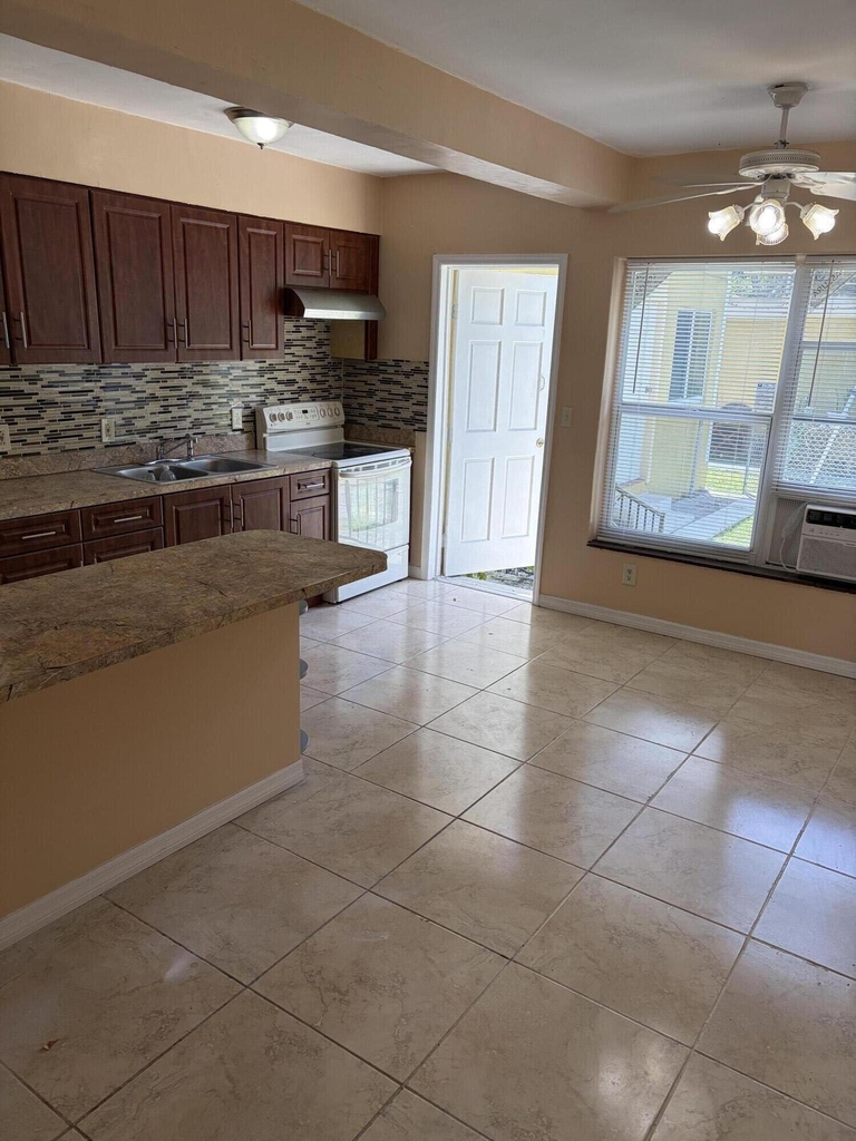 638 Ne 138th Street - Photo 5