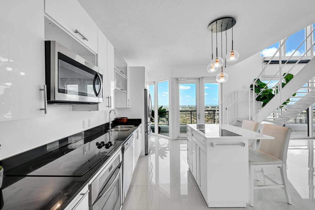 60 Sw 13th Street - Photo 3
