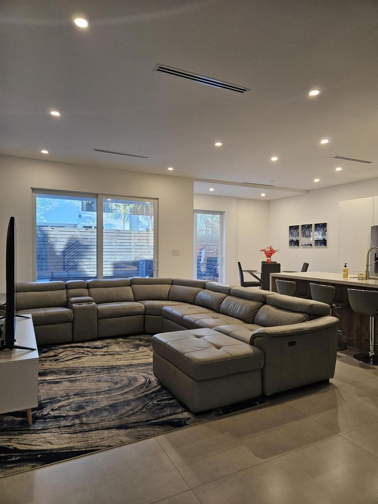 2275 Se 7th Street - Photo 2