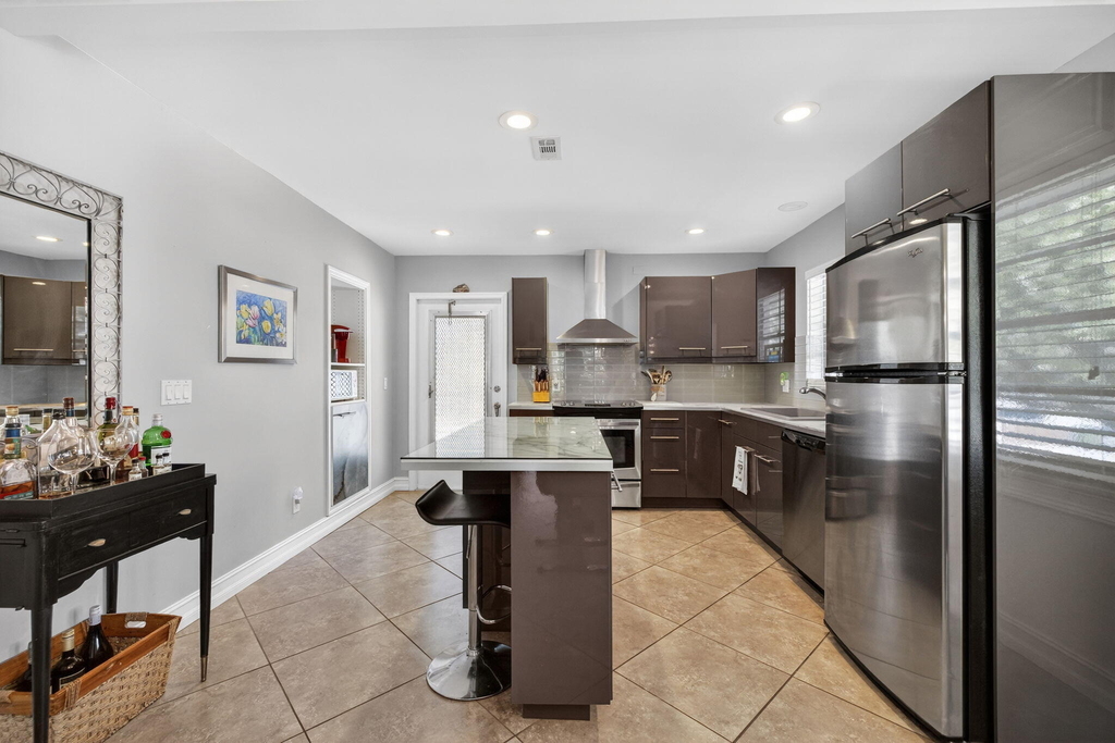 1225 Nw 21st Street - Photo 3